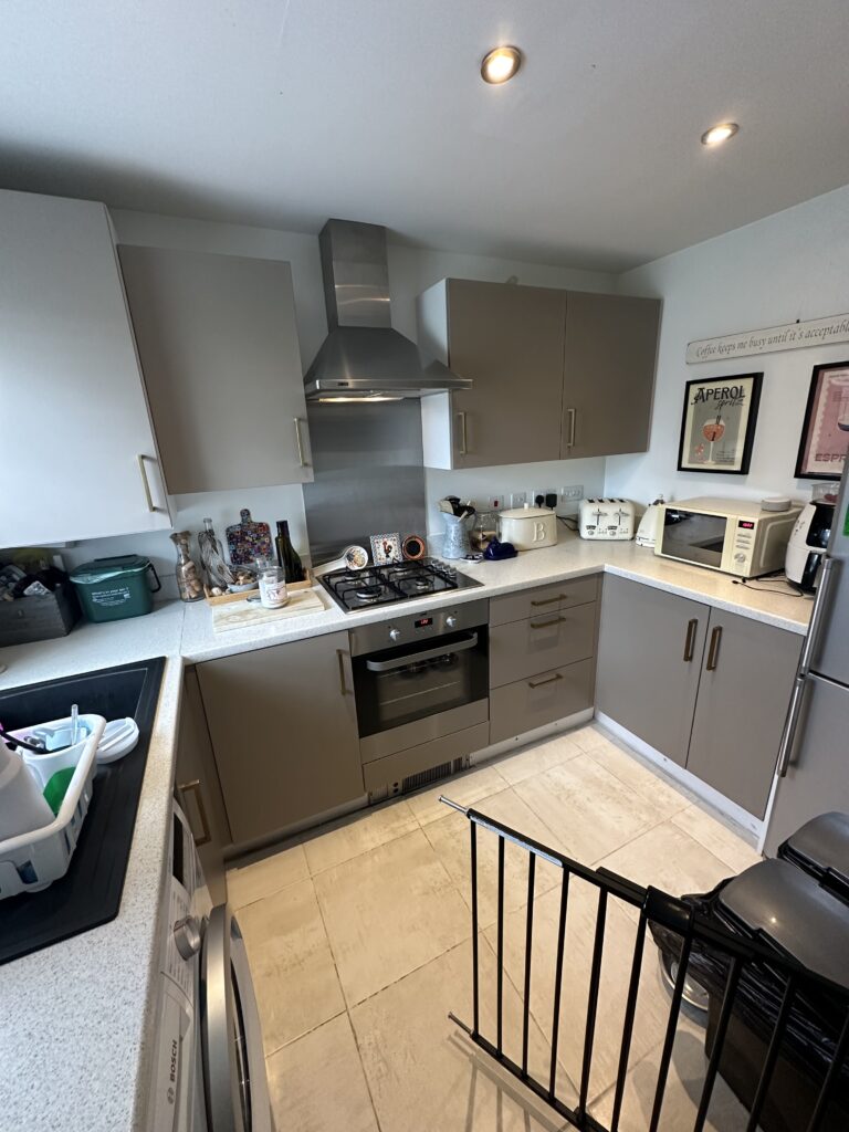 17 Coed y Ffynon - kitchen