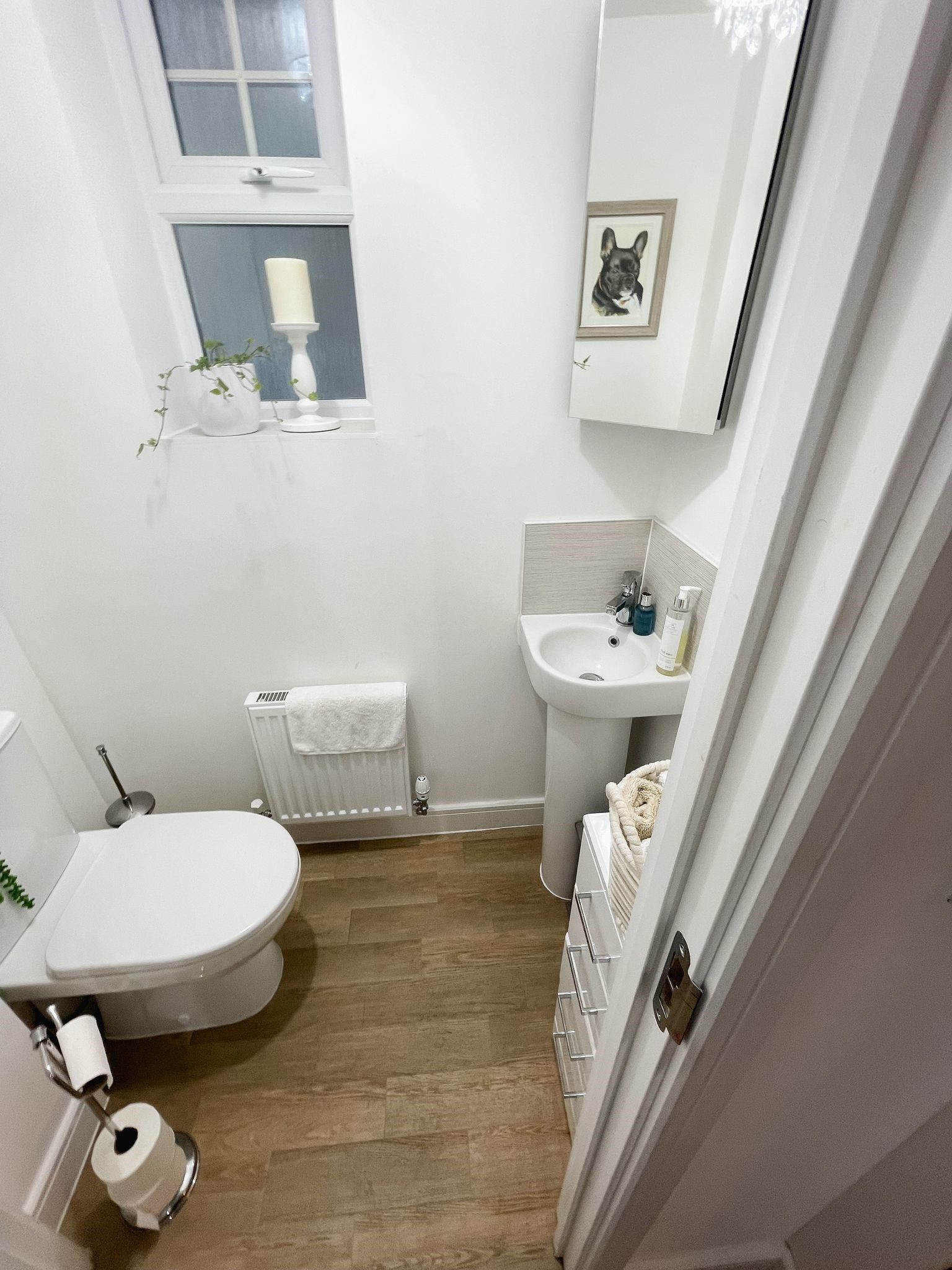 33 Dunraven Close - cloakroom (2)