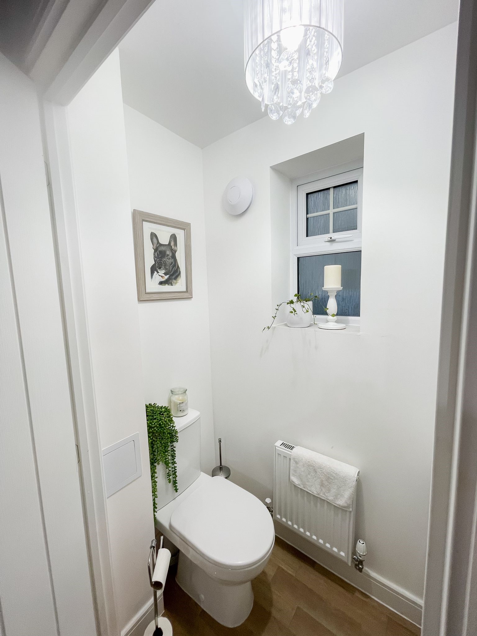 33 Dunraven Close - cloakroom